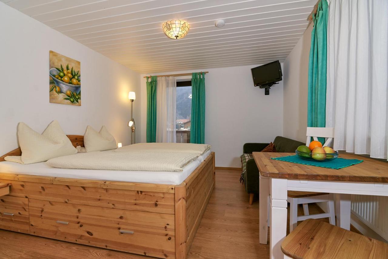 Dangl Gbr, Gaestehaus Sonnenhof - Inkl. Chiemgau Karte 베르겐 객실 사진